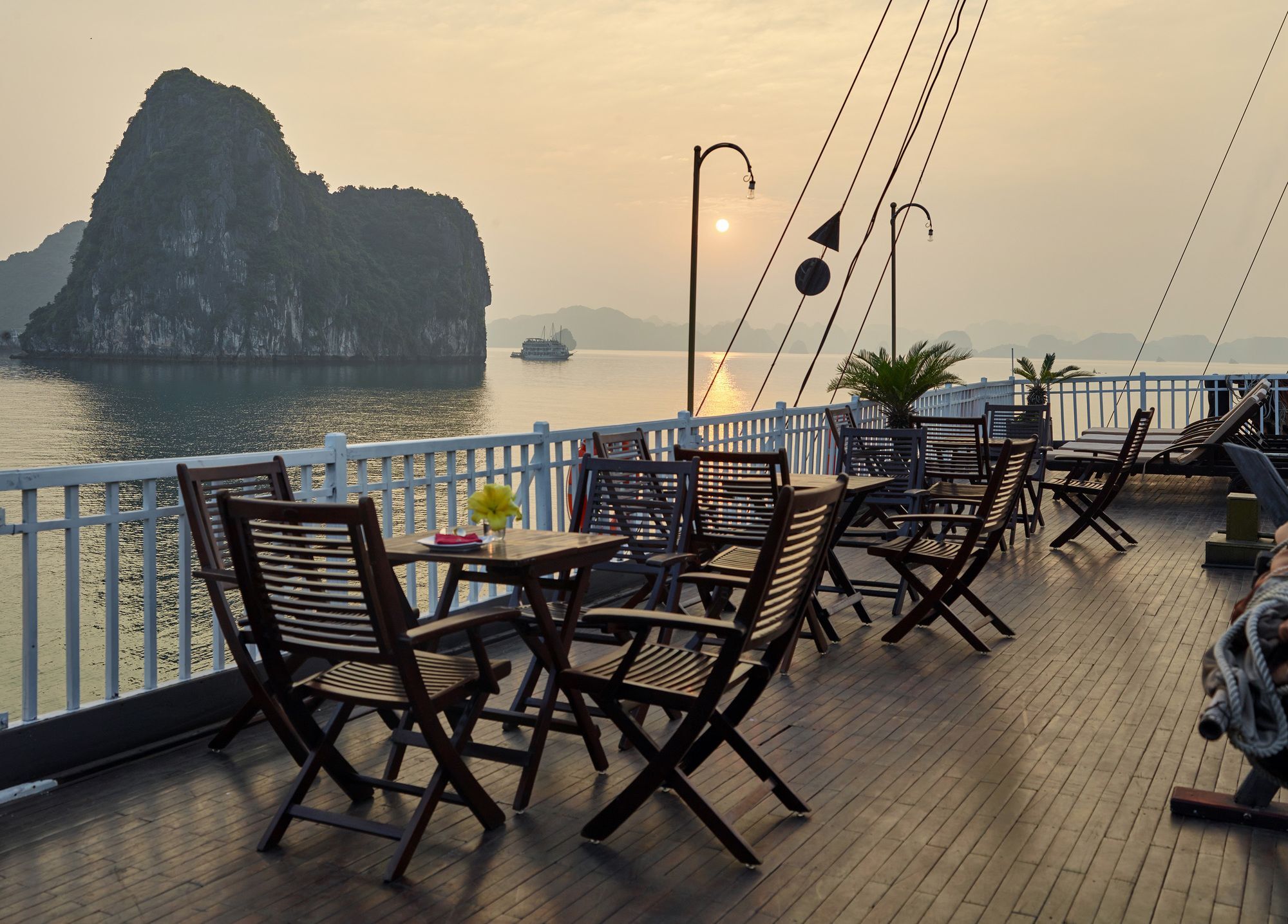 Hotel Garden Bay Legend Cruise Ha Long Exterior foto