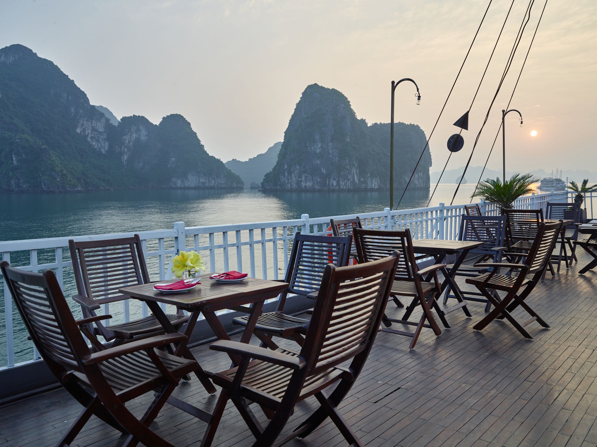 Hotel Garden Bay Legend Cruise Ha Long Exterior foto